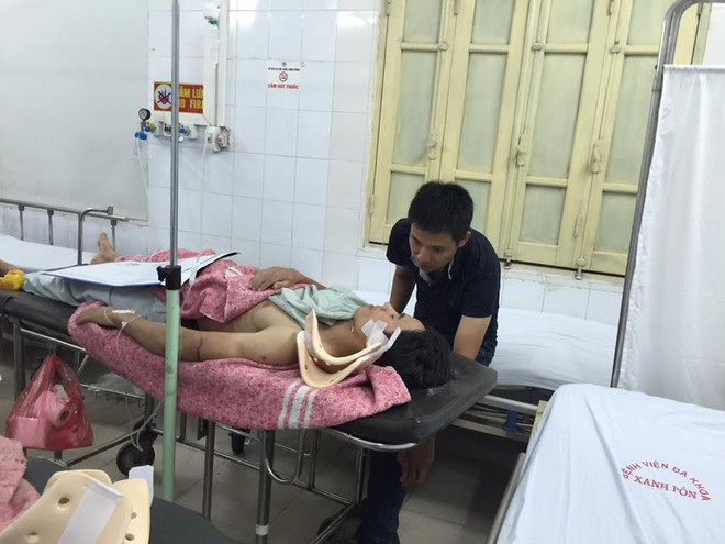 Giải cứu thêm một người, vẫn còn một nạn nhân trong nhà sập ở Cửa Bắc ảnh 2