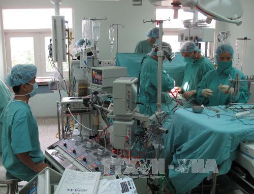 Bệnh viện Huế chuyển giao kỹ thuật cho y tế miền Trung - Tây Nguyên ảnh 1
