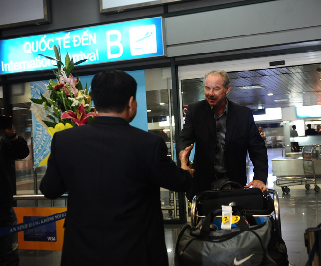 HLV Alfred Riedl: Tôi không để tình cảm chi phối khi gặp Việt Nam ảnh 1