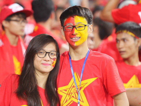 U19 Việt Nam chắp cánh cho tình yêu của đôi trẻ ảnh 1