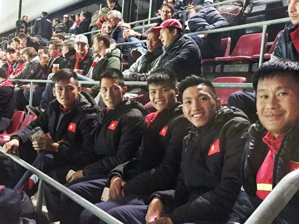 [Photo] U20 Việt Nam mê mẩn không khí bóng đá tại Đức ảnh 5