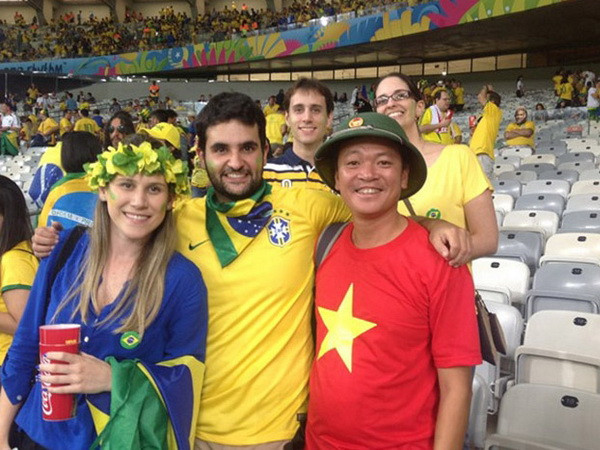 Cổ động viên Hải Phòng mang đặc sản Việt đến với EURO 2016 ảnh 1