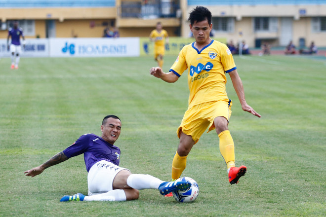 [Photo] Văn Quyết lập chiến công, Hà Nội T&T vượt qua Thanh Hóa ảnh 3