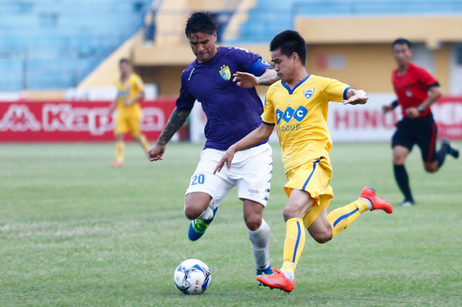 [Photo] Văn Quyết lập chiến công, Hà Nội T&T vượt qua Thanh Hóa ảnh 2