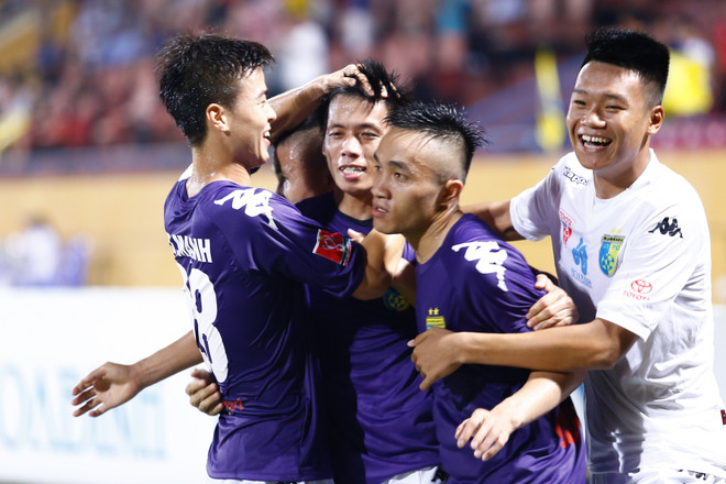 [Photo] Văn Quyết lập chiến công, Hà Nội T&T vượt qua Thanh Hóa ảnh 1