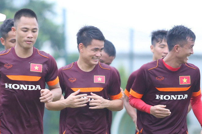 HLV Miura: Sân bãi như ở Việt Nam, Messi cũng không đá được ảnh 2