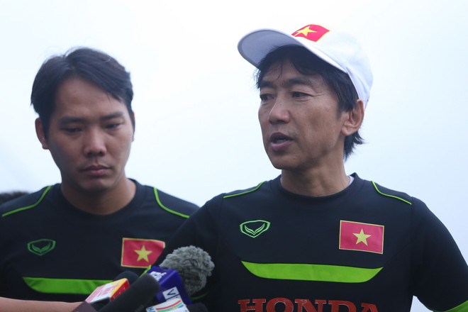 HLV Miura: Sân bãi như ở Việt Nam, Messi cũng không đá được ảnh 1