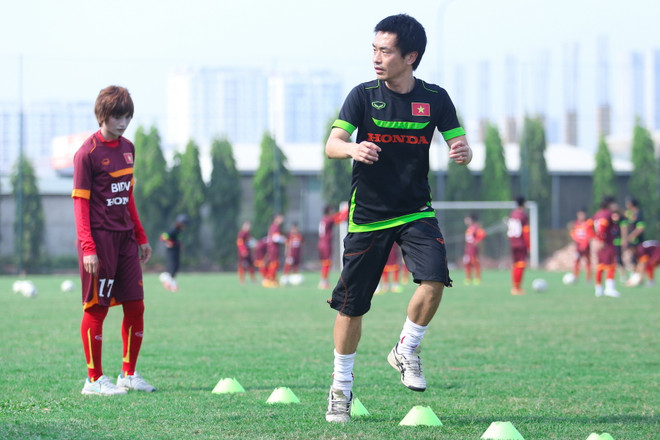 “Thám tử” Shinichi giúp việc HLV trưởng tuyển nữ Việt Nam ảnh 1