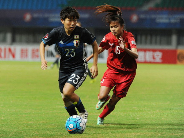 U19 nữ Việt Nam (áo đỏ) không thể kháng cự lại sức mạnh của Nhật Bản. (Ảnh: AFC) U19 nữ Việt Nam thảm bại 0-8 trước nhà vô địch Nhật Bản ảnh 1