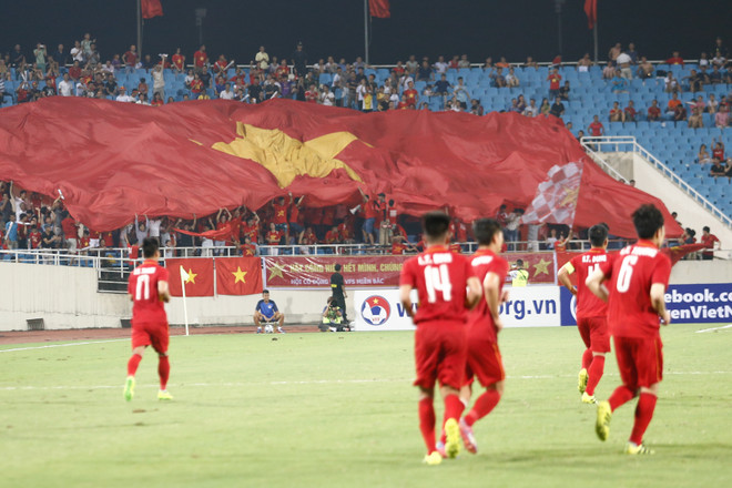 Công Phượng "bó tay kêu trời" vì Đức Chinh liên tiếp bỏ lỡ cơ hội ảnh 8