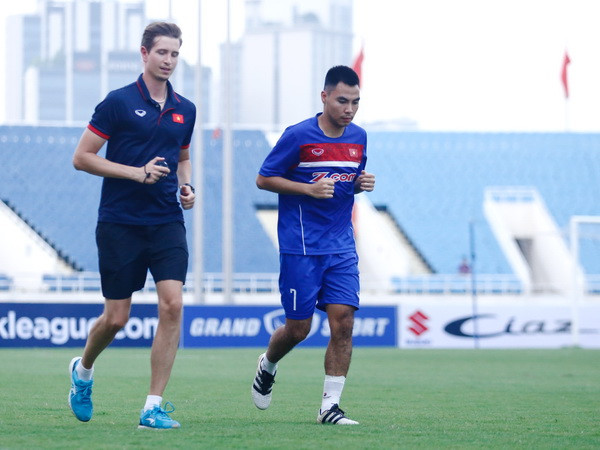 HLV Hữu Thắng loại ba cầu thủ, U22 Việt Nam chuẩn bị sang Hàn Quốc ảnh 1