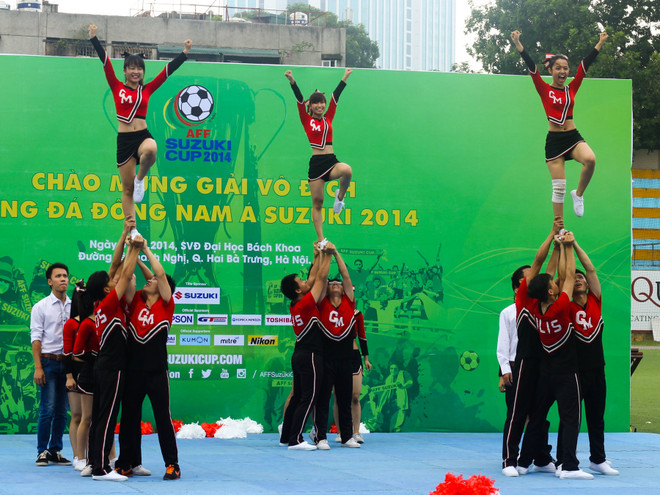 Á quân X-Factor xuất hiện trong ngày hội cúp vàng AFF Suzuki Cup 2014 ảnh 5