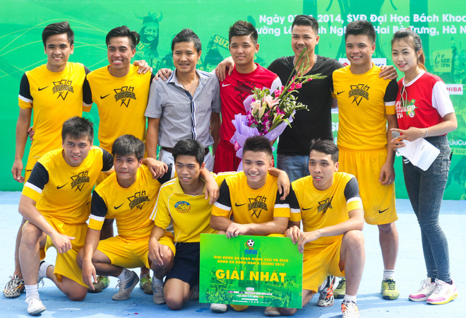 Á quân X-Factor xuất hiện trong ngày hội cúp vàng AFF Suzuki Cup 2014 ảnh 7