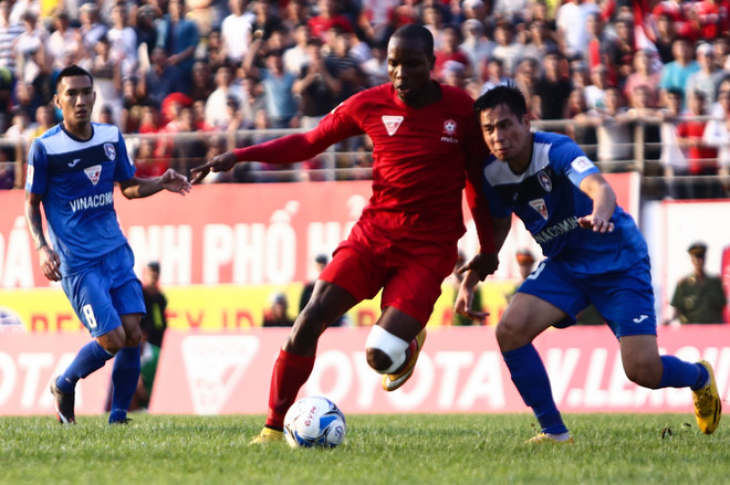 [Photo] Hàng thủ Than Quảng Ninh vỡ vụn trước hai “Tây” Hải Phòng ảnh 6