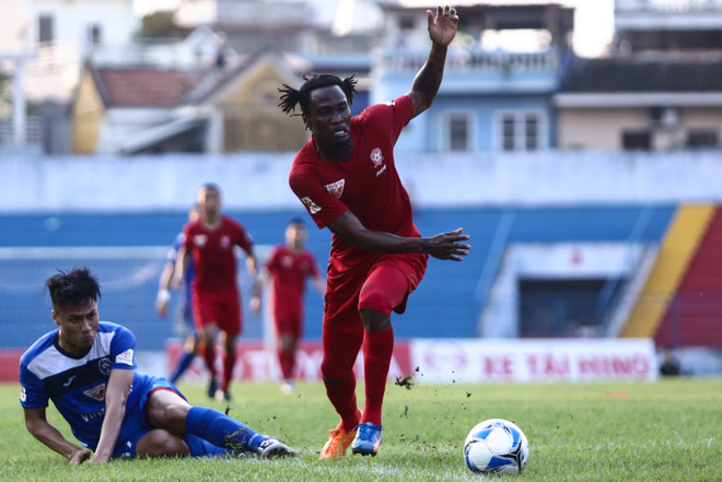 [Photo] Hàng thủ Than Quảng Ninh vỡ vụn trước hai “Tây” Hải Phòng ảnh 11