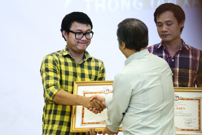 [Photo] Những hình ảnh tại lễ trao giải báo chí TTXVN năm 2015 ảnh 10