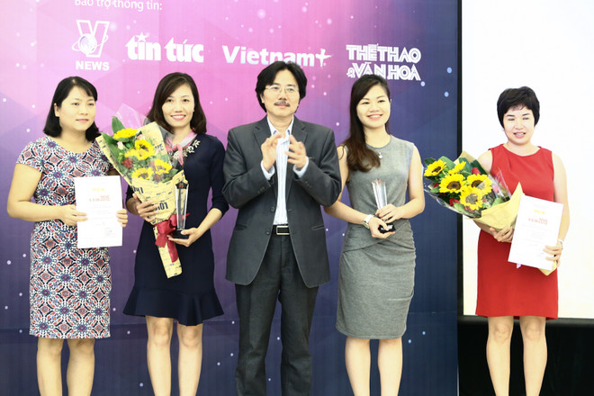 [Photo] Những hình ảnh tại lễ trao giải báo chí TTXVN năm 2015 ảnh 6