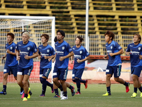 Các cầu thủ Avispa Fukuoka đang rất quyết tâm tìm vé trở lại J-League 1 ở mùa 2017. (Ảnh: VFF) Câu lạc bộ Nhật Bản mới rớt hạng quyết tâm đè bẹp tuyển Việt Nam ảnh 2