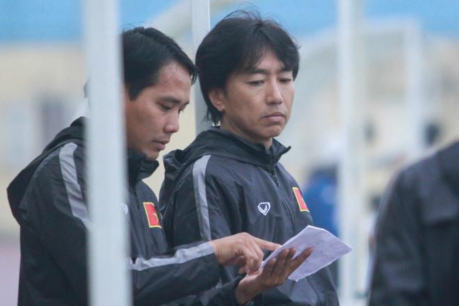 HLV Miura dự khán U21 quốc tế để tìm quân đá giải châu Á ảnh 1