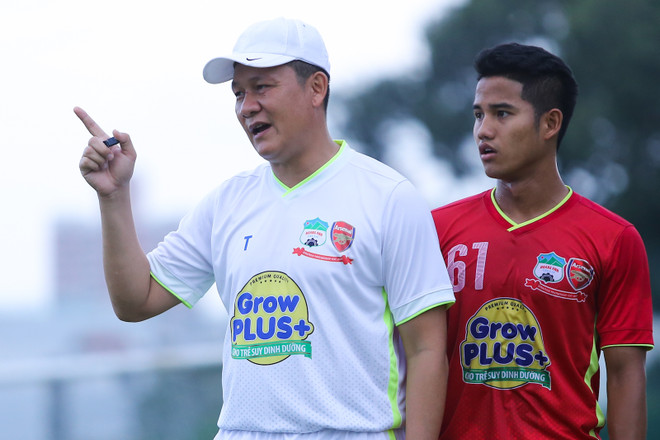 [Photo] HLV U21 Hoàng Anh Gia Lai to tiếng với học trò trên sân tập ảnh 3