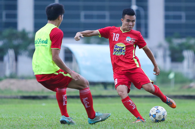 [Photo] HLV U21 Hoàng Anh Gia Lai to tiếng với học trò trên sân tập ảnh 6