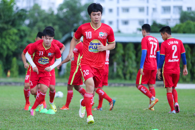[Photo] HLV U21 Hoàng Anh Gia Lai to tiếng với học trò trên sân tập ảnh 4