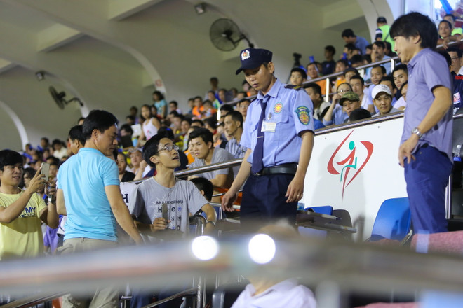 Nụ cười và sự kiên nhẫn của huấn luyện viên Toshiya Miura ảnh 2