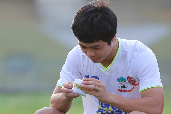 Công Phượng thích thú với đồng hồ mới, U21 HAGL tự tin vào bán kết ảnh 1