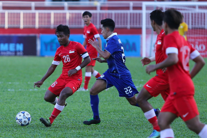 U21 Thái Lan hai lần đánh rơi chiến thắng trước người Singapore ảnh 1
