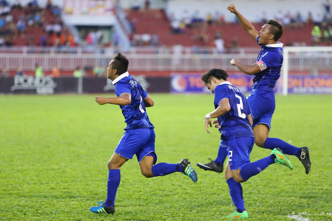 U21 Thái Lan hai lần đánh rơi chiến thắng trước người Singapore ảnh 2