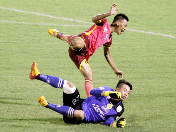 Bửu Ngọc bị cấm thi đấu 4 trận, sân Lạch Tray nộp phạt 20 triệu đồng ảnh 1