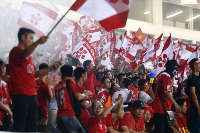 CĐV Hải Phòng đốt 6 thùng pháo sáng, sân Mỹ Đình chìm trong khói lửa ảnh 6