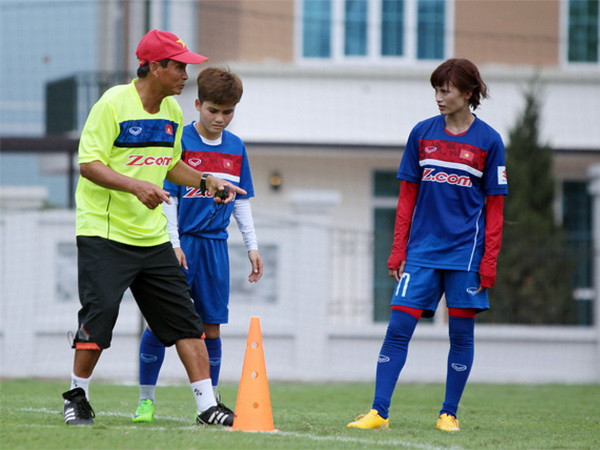 Đội tuyển nữ Việt Nam học tập kỹ thuật của cầu thủ Brazil ảnh 1