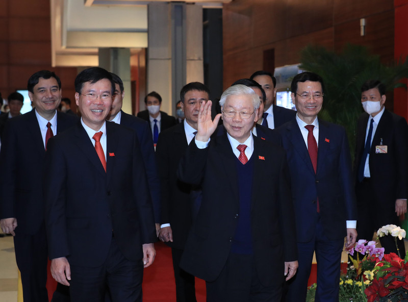 Đồng chí Nguyễn Phú Trọng, Tổng Bí thư Ban Chấp hành Trung ương Đảng khóa XIII, Chủ tịch nước CHXHCN Việt Nam và Ủy viên Bộ Chính trị, Trưởng ban Tuyên giáo Trung ương Võ Văn Thưởng đến dự họp báo. (Ảnh: TTXVN)