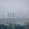 Bầu trời mù mịt do ô nhiễm không khí tại Hà Nội. (Ảnh: Hoài Nam/Vietnam+)