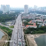Phương tiện lưu thông trên một tuyến đường vành đai của thành phố Hà Nội. (Ảnh: PV/Vietnam+)