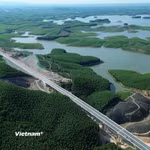 Một dự án đường bộ cao tốc được đầu tư đưa vào vận hành và khai thác. (Ảnh: Quốc Khánh/Vietnam+)