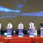 Phó Thủ tướng Chính phủ Lê Tiến Châu cũng lãnh đạo các địa phương ấn nút khởi công Dự án đầu tư hoàn chỉnh cao tốc đoạn Hà Nội-Thái Nguyên-Chợ Mới. (Ảnh: Việt Hùng/Vietnam+)