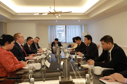 Đại tướng Lương Tam Quang đánh giá cao chất lượng dịch vụ của Amazon cung ứng tại thị trường Việt Nam, đặc biệt là dịch vụ điện toán đám mây đóng vai trò quan trọng, hỗ trợ hiệu quả hoạt động của các doanh nghiệp Việt Nam. (Ảnh: Đoàn Hùng/TTXVN)