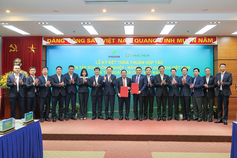 Petrovietnam và Vinachem hợp tác toàn diện tận dụng thế mạnh riêng mỗi bên và tạo hiệu ứng cộng hưởng, nâng cao hiệu quả hoạt động sản xuất kinh doanh. (Ảnh: PV/Vietnam+)