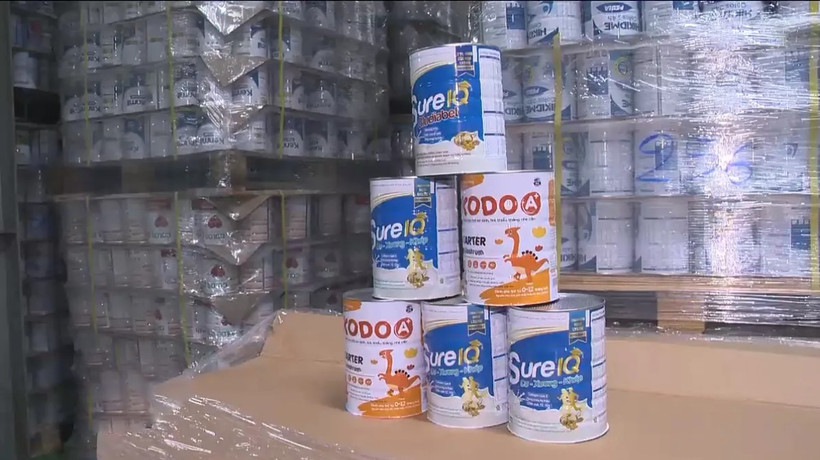 Hàng ngàn hộp sữa bột giả mang nhãn hiệu Sure IQ bị cơ quan Công an thu giữ. (Nguồn: Báo Công an nhân dân)