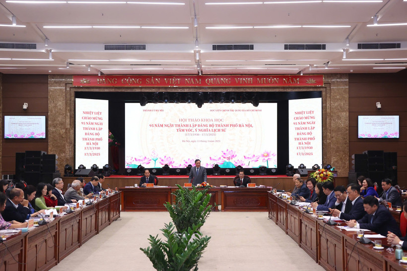 Phó Bí thư thường trực Thành ủy Hà Nội Nguyễn Văn Phong phát biểu tại Hội thảo khoa học với chủ đề “95 năm ngày thành lập Đảng bộ thành phố Hà Nội, tầm vóc, ý nghĩa lịch sử. (Ảnh: Xuân Quảng/Vietnam+)