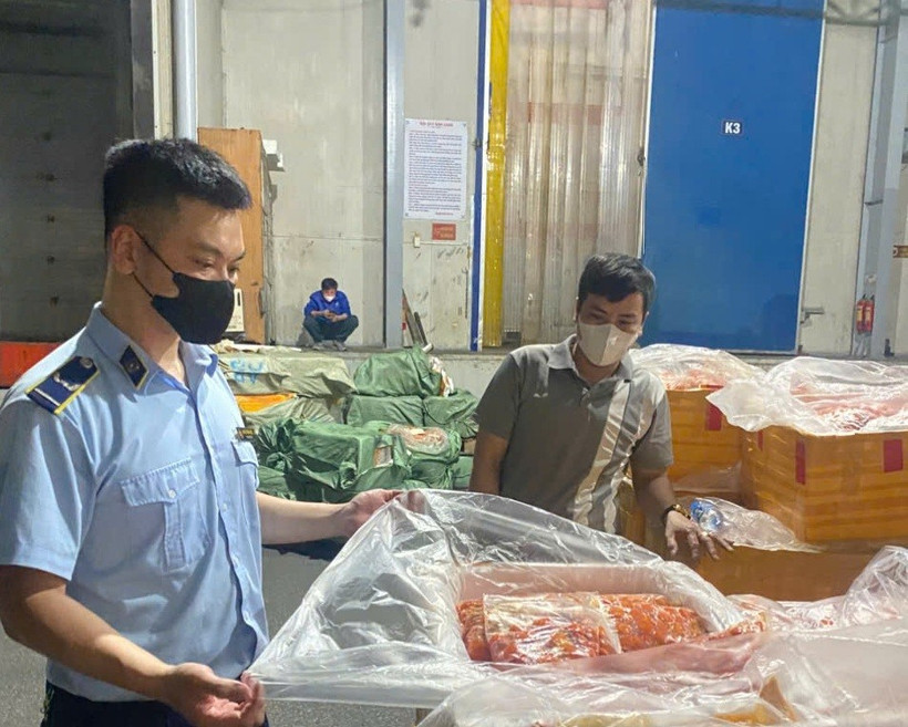 Phát hiện kho hàng chứa hơn 7 tấn trứng non, nầm lợn không rõ nguồn gốc