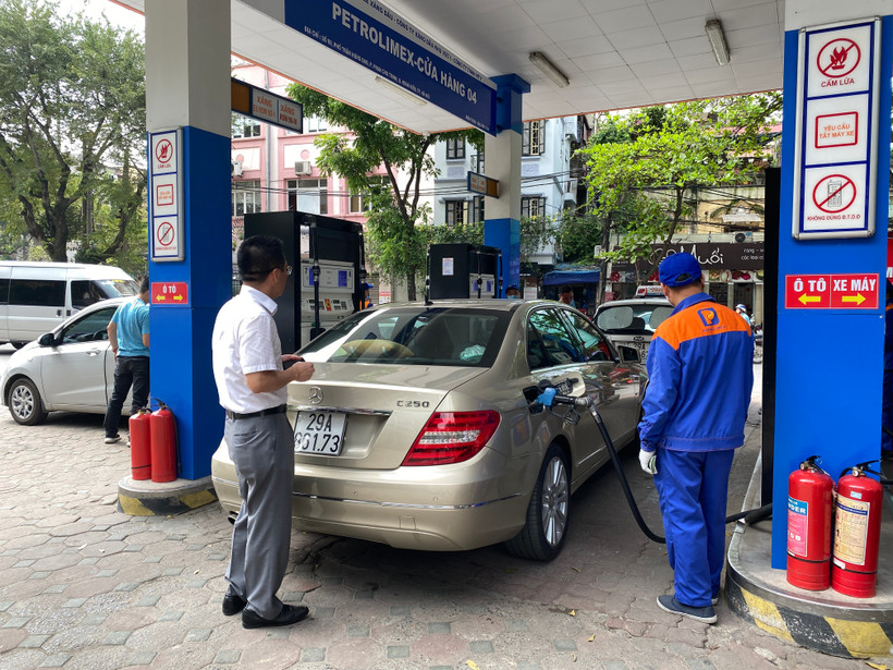 Một điểm kinh doanh xăng dầu của Petrolimex tại Hà Nội. (Ảnh: Vietnam+)