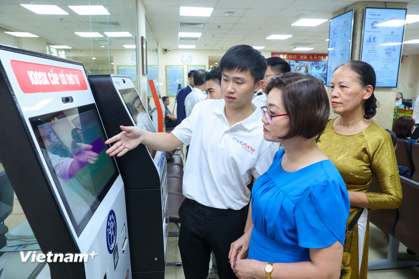 Trung tâm Phục vụ hành chính công Hà Nội đảm bảo hiệu quả phục vụ người dân và doanh nghiệp. (Ảnh: Minh Sơn/Vietnam+)