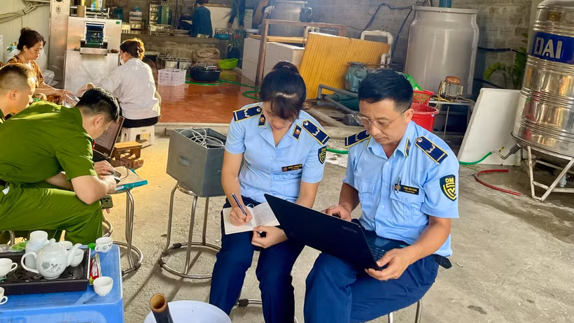Lực lượng liên ngành đẩy mạnh công tác chống buôn lậu, gian lận thương mại. (Ảnh: dms.gov.vn)