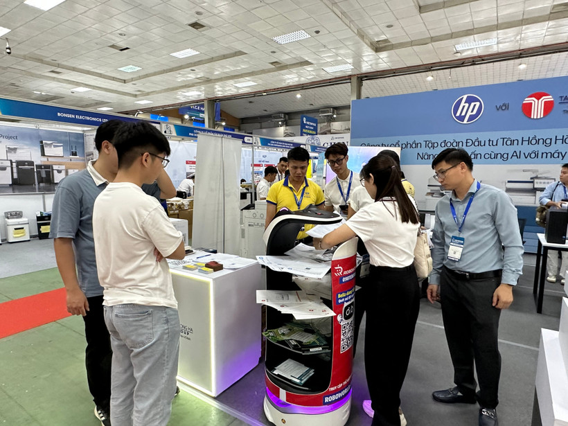 Doanh nghiệp tham gia triển lãm VietOffice. (Ảnh: Đức Duy/Vietnam+)