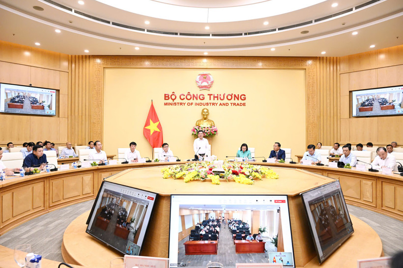 Hội nghị làm việc giữa Ban Thường vụ, lãnh đạo Bộ Công Thương với Giám đốc Sở Công Thương và Chi cục trưởng Quản lý thị trường các tỉnh, thành phố trực thuộc Trung ương. (Ảnh: PV/Vietnam+)