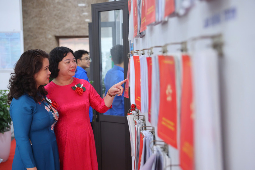 Chính quyền phường Vĩnh Tuy hướng đến người dân để phục vụ tốt hơn. (Ảnh: Xuân Quảng/Vietnam+)