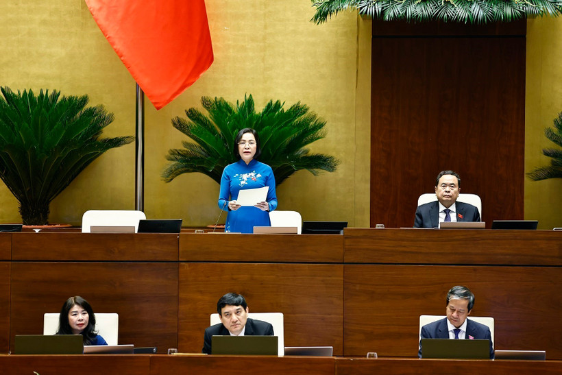 Phó Chủ tịch Quốc hội Nguyễn Thị Thanh điều hành phiên họp. (Ảnh: TTXVN)